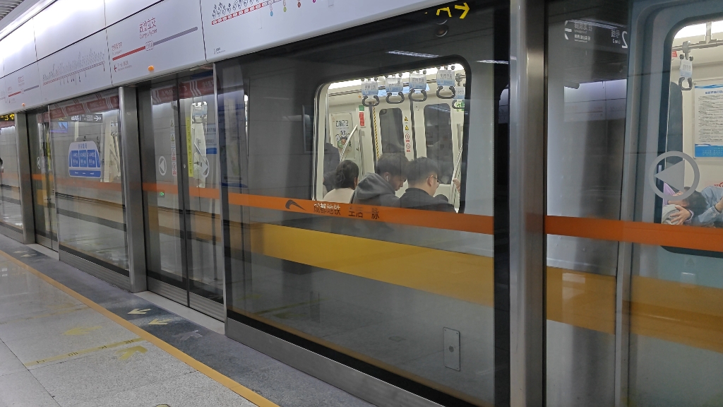 【成都地铁2号线】220成渝立交出站