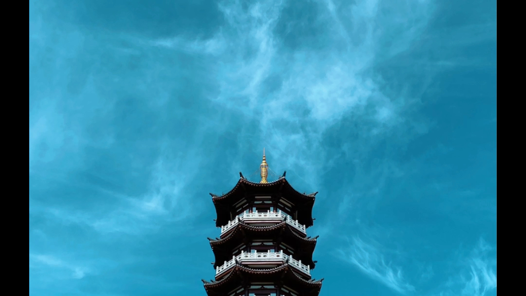 蓁山位于烟台市南郊.古时山上草木盛茂,多榛树,故称榛山,蓁山.