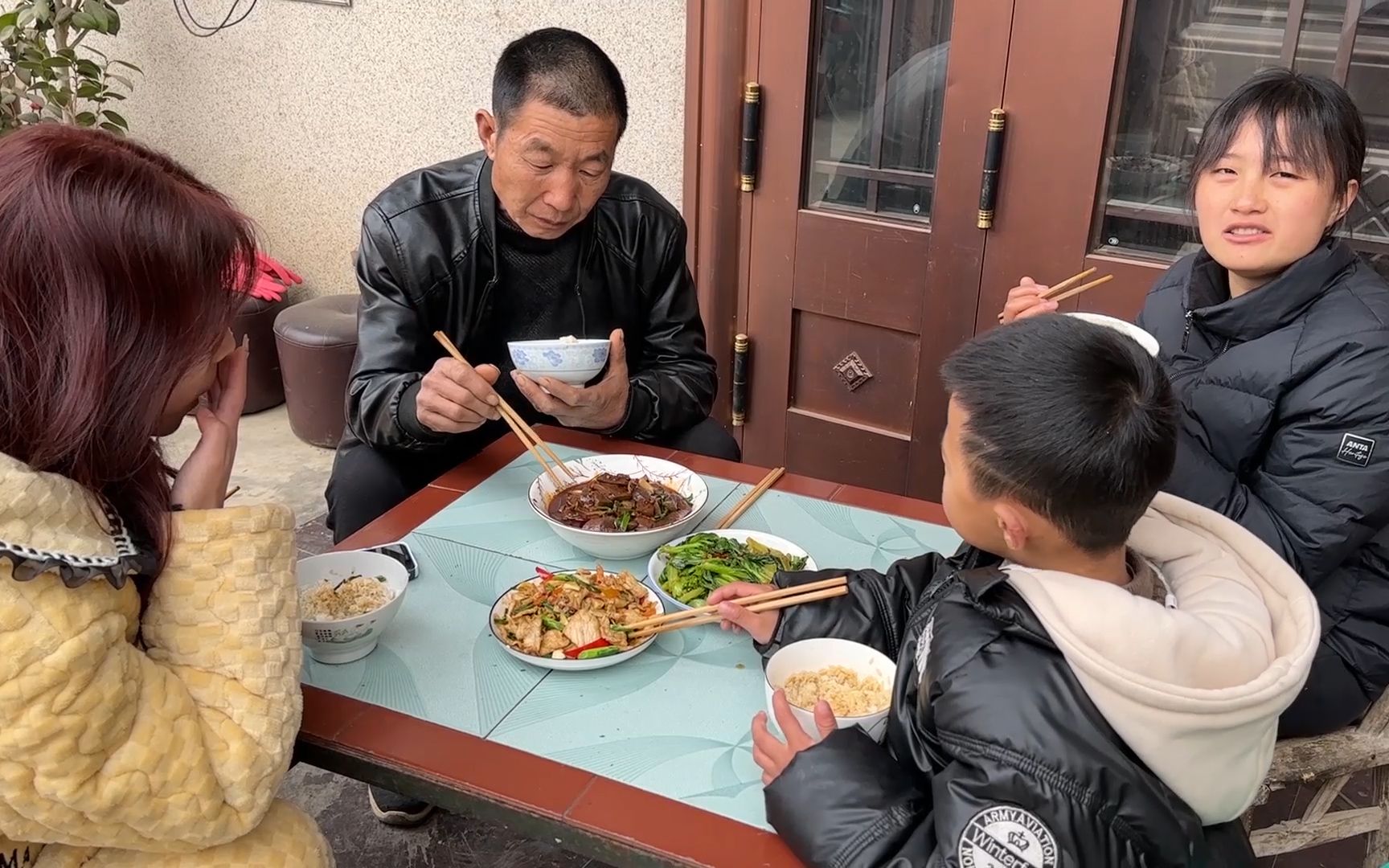 菜种完了,媳妇摘点苔菜做午饭 ,简简单单的炒几个小菜,真香哔哩哔哩bilibili