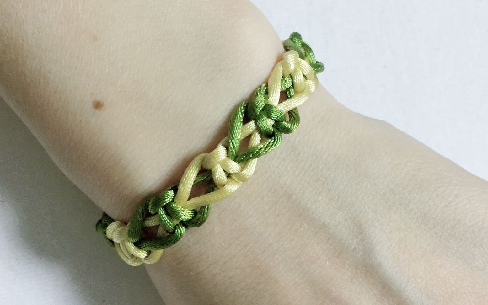 休闲手链制作教程,手工编绳双色平结手绳_哔哩哔哩_bilibili