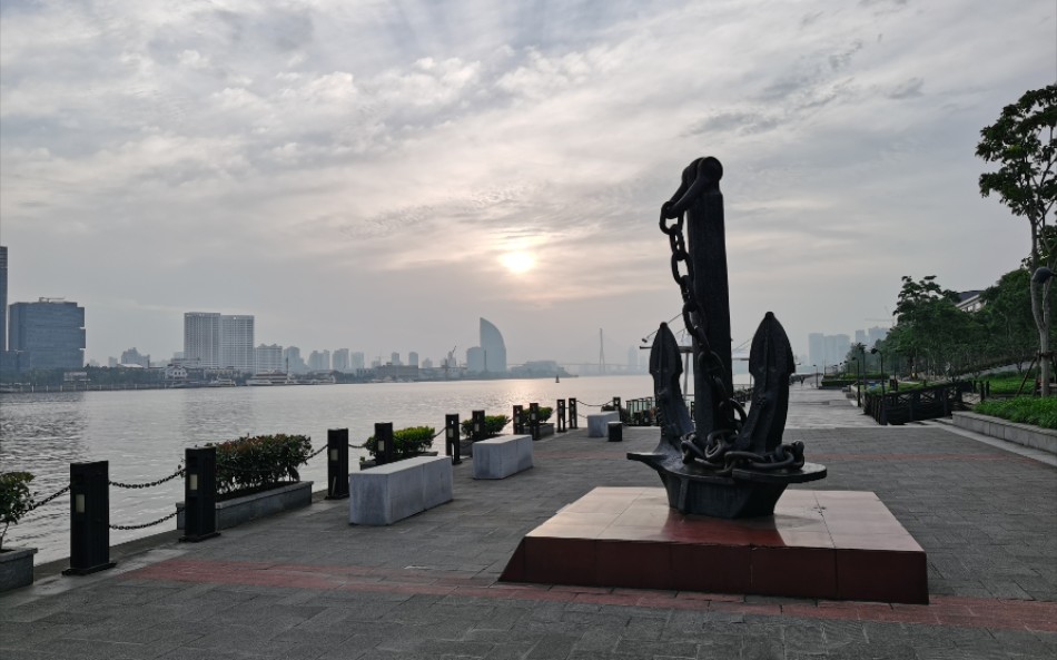 繁忙的黄浦江航道