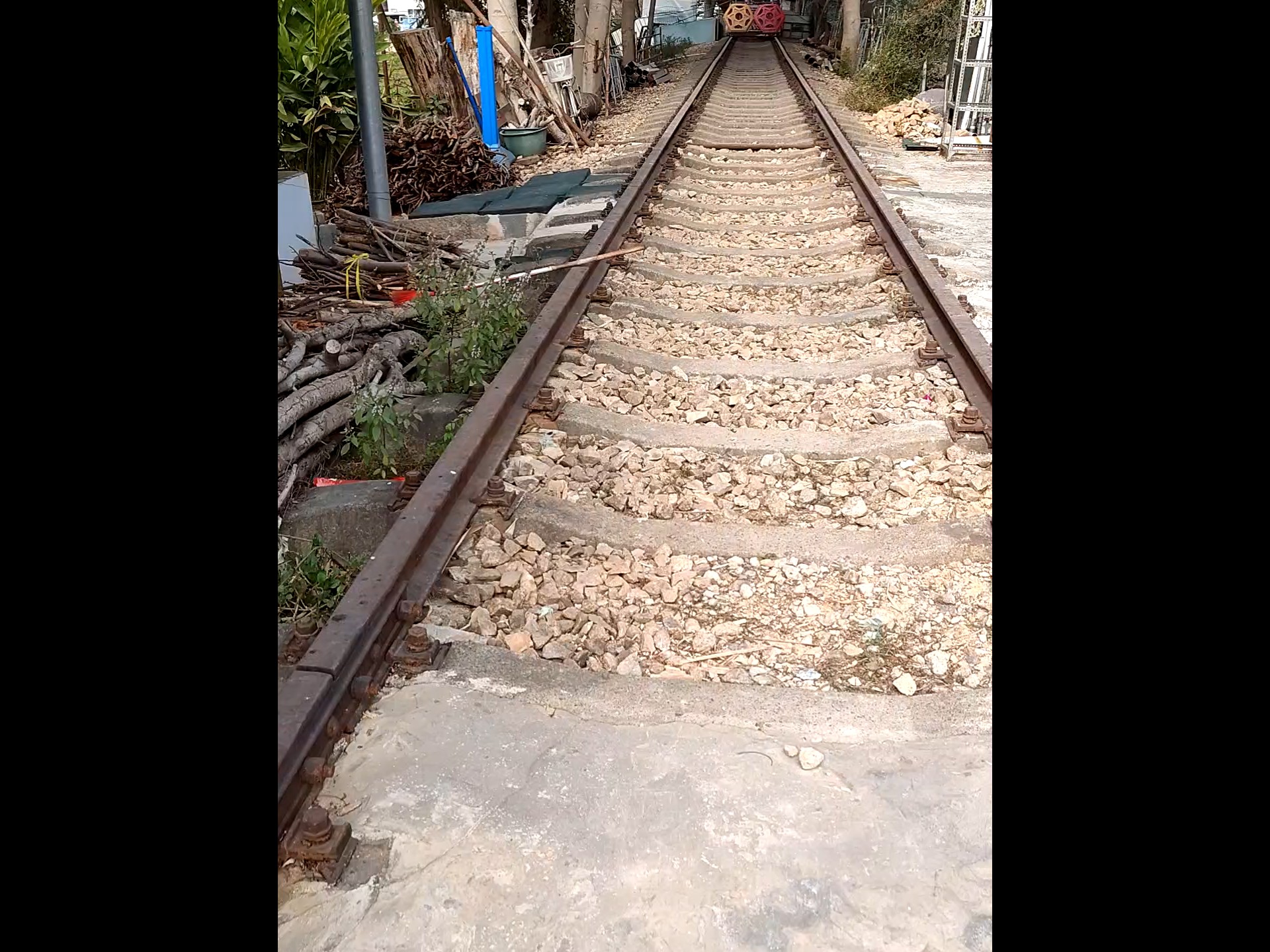 发现一条废弃铁路