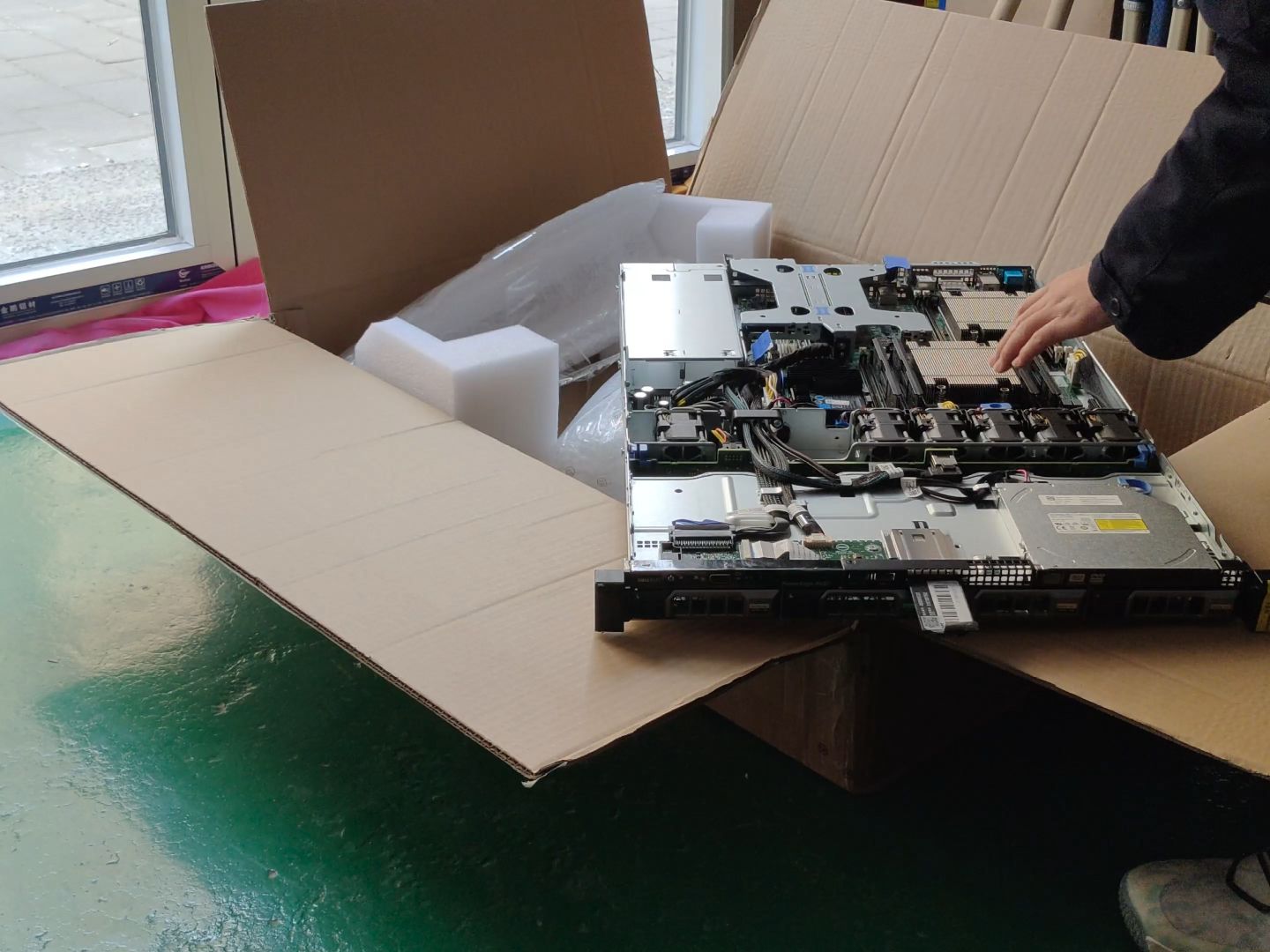 dell PowerEdge R430 服务器开箱-01