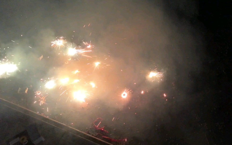 过年放炮第一集|转圈圈的地陀螺烟花