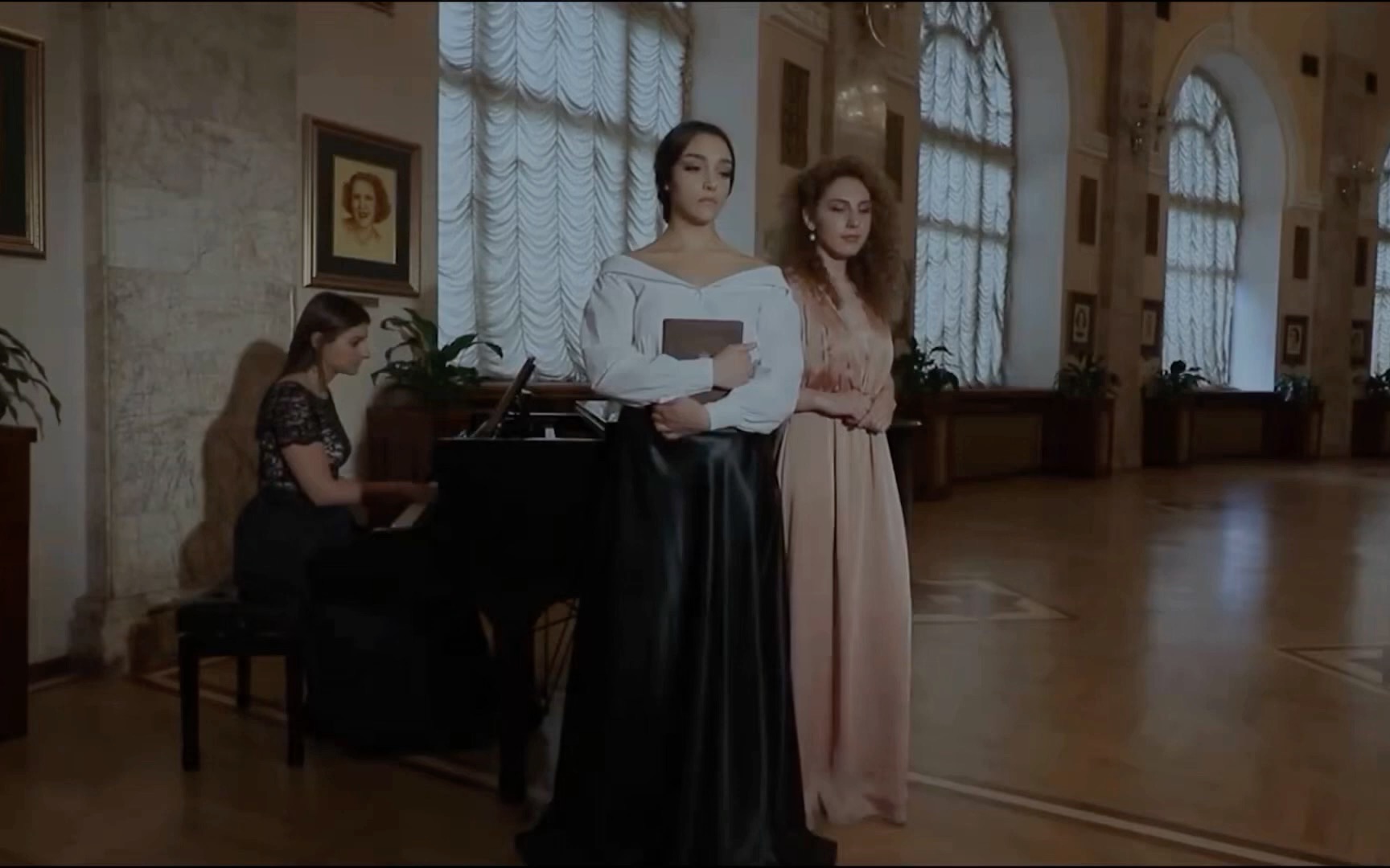 [图]唱演俱佳的女高音Juliana Grigoryan与A.Martirossian演唱“Eugene Onegin”的女声二重唱