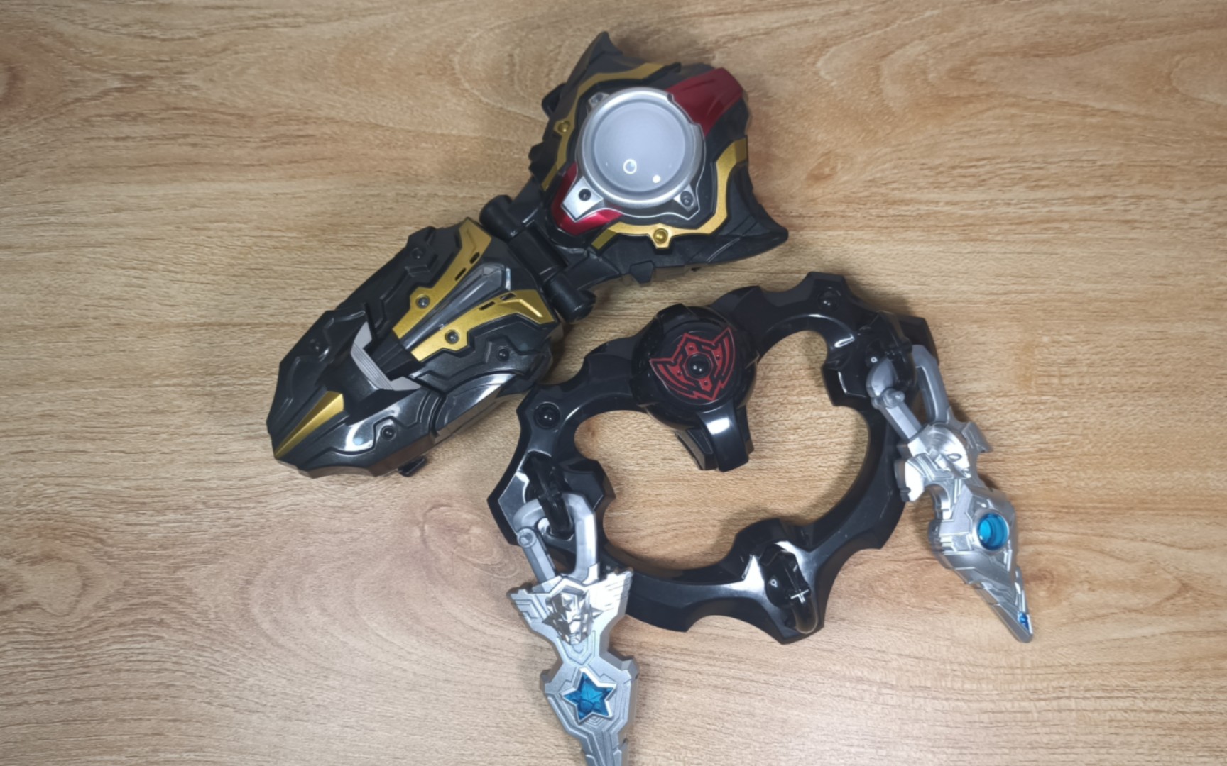 【速评测】泰塔斯x风马奥特曼 dx奥特光链收纳套装