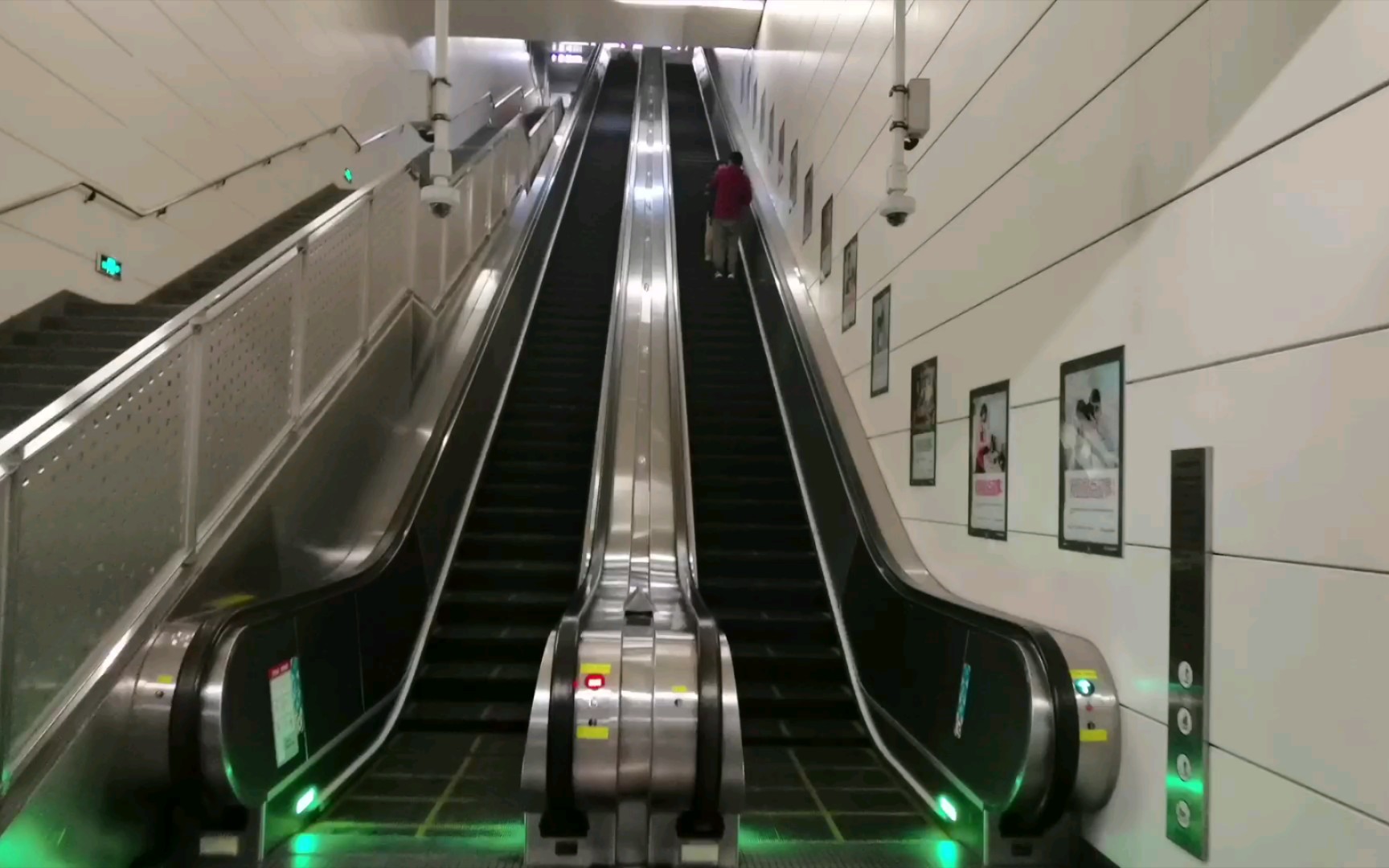 出平乐园地铁站