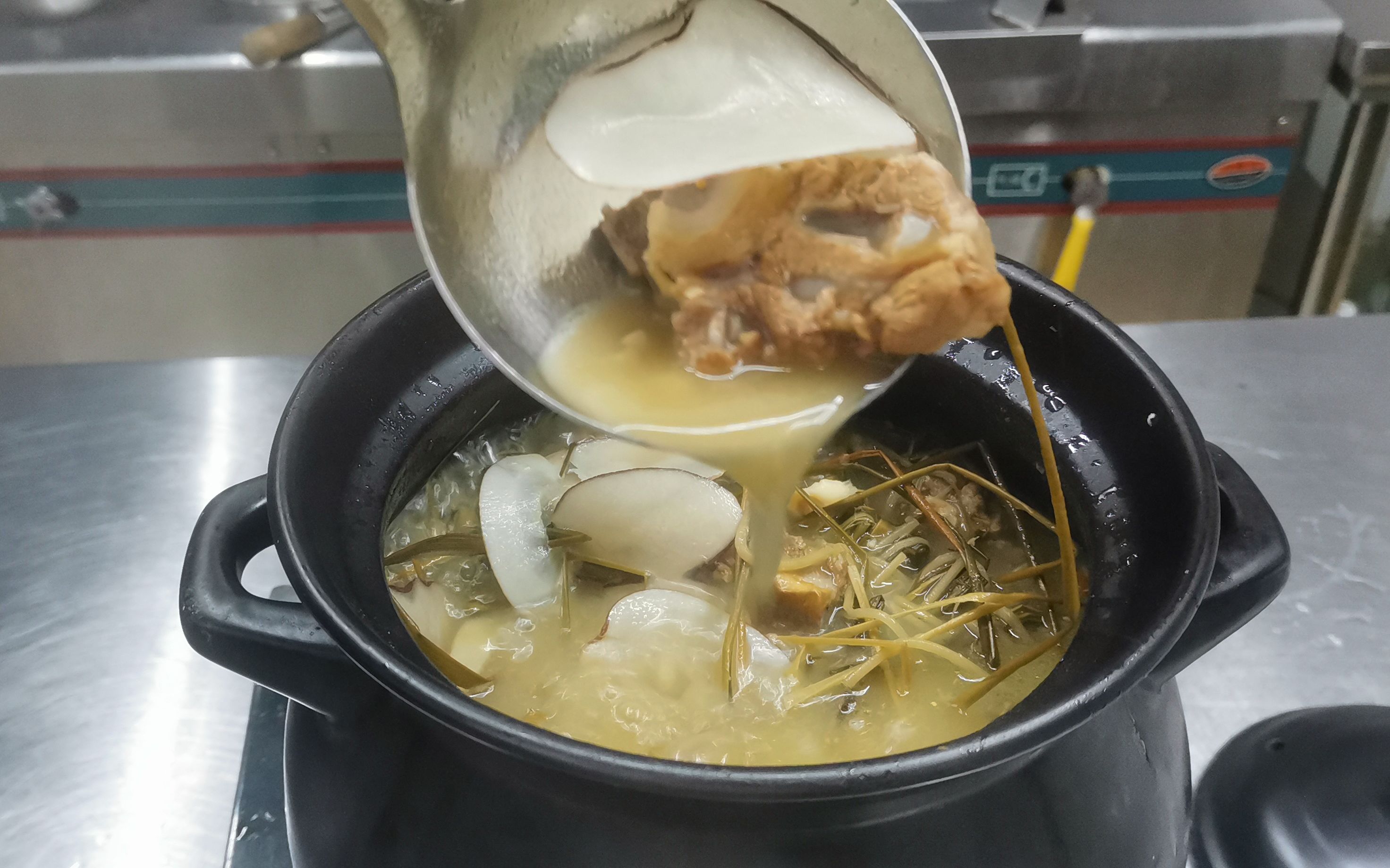 灯心草泡水喝的功效(灯心草泡水喝的功效,助你健康养生)