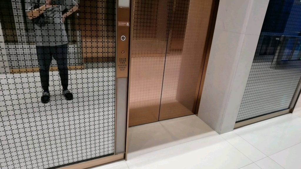 上海环贸办公楼进口电梯