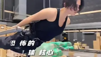 超女演员萨莎核心能力爆棚，这简直就是超女本人吧！#电影闪电侠 #萨沙 #超女