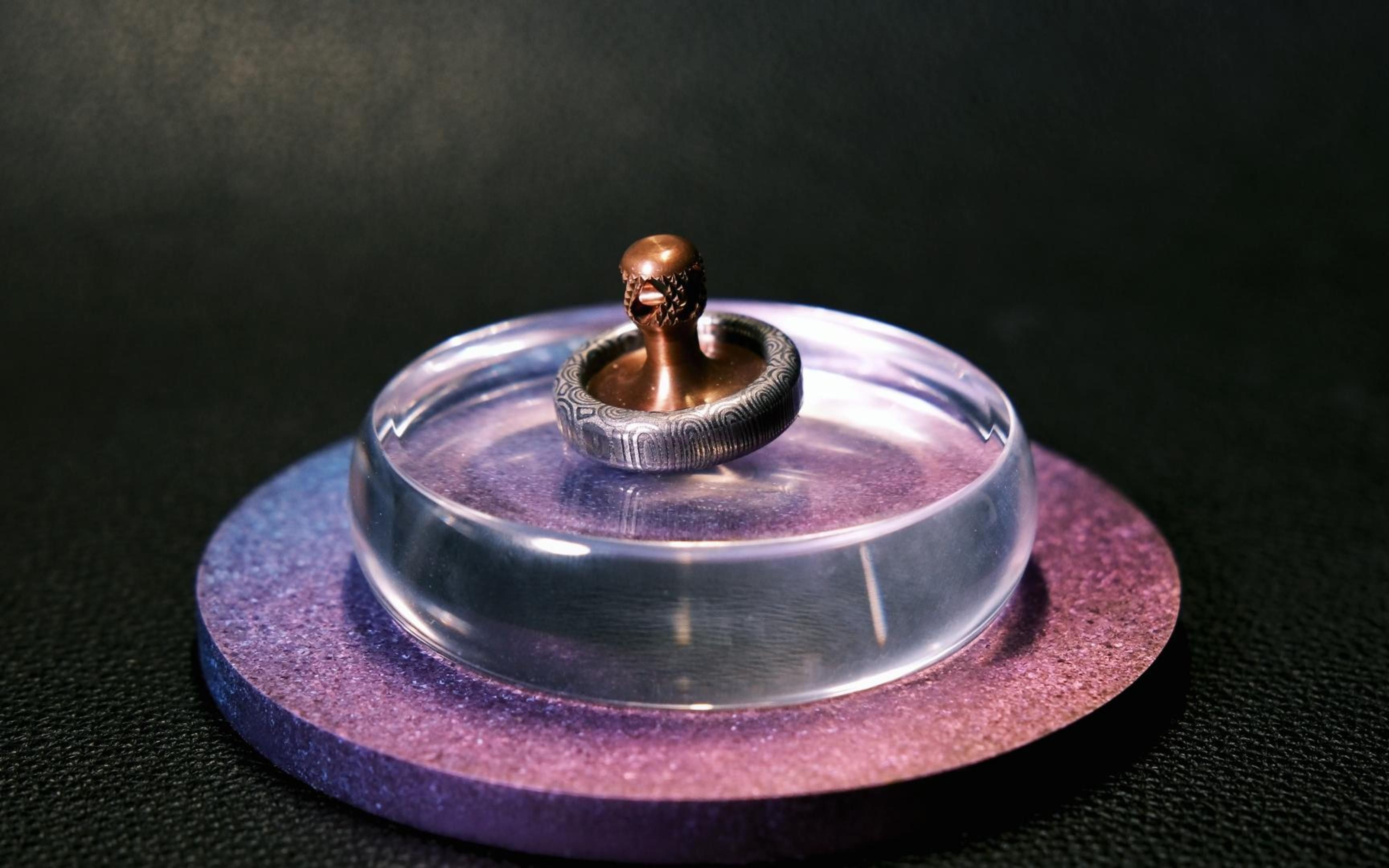 kemner手捻陀螺,瑞粉加紫铜材质,早期版本