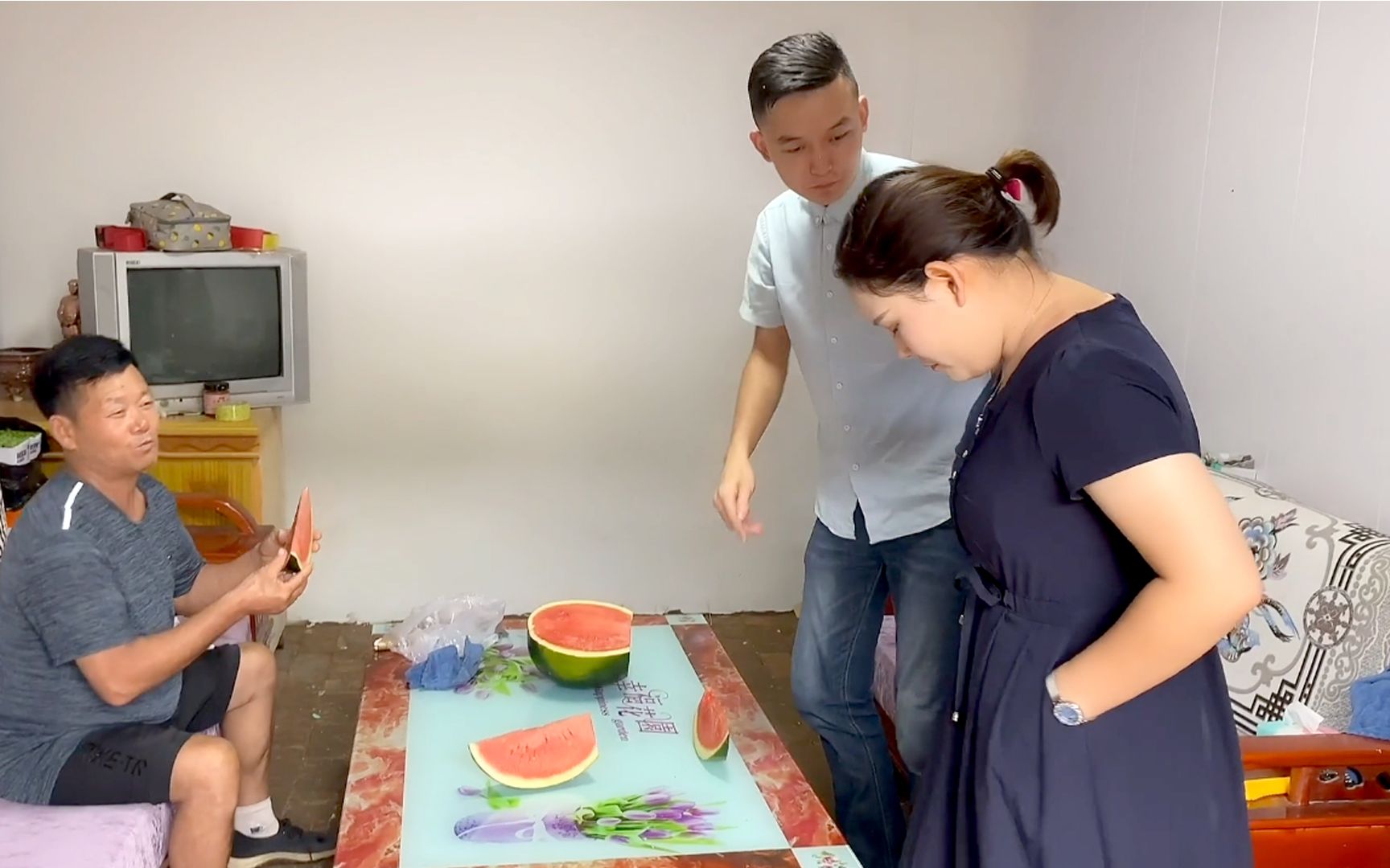 洪涛向妞妞频频示好,岳父更是乐开了花,父母和好孩子最幸福
