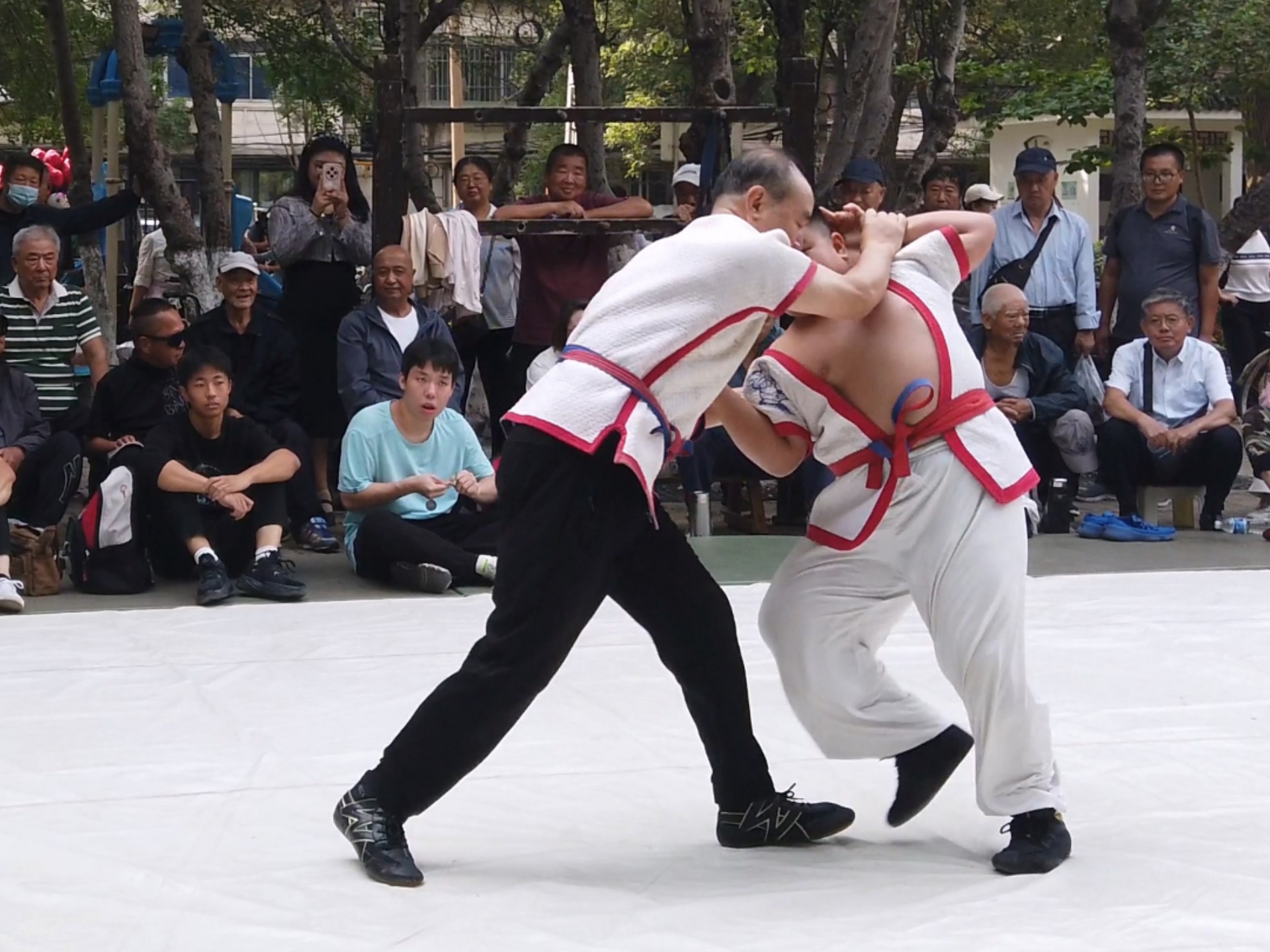 天津摔跤,不让小胖了,摔他!