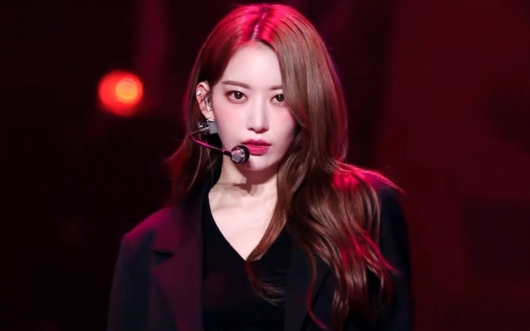 黑西装的小樱花,简直酷毙了!宫脇咲良《loveshot》直拍