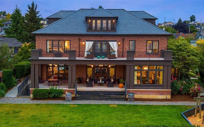 豪宅欣赏在西雅图shilsholebay海湾的红砖别墅