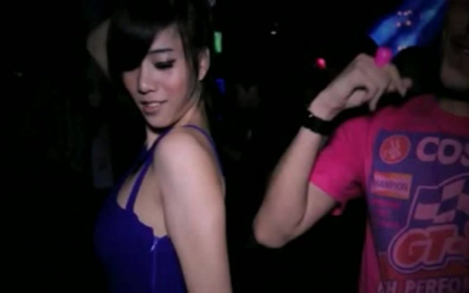 [图]dj 不要让我在黑夜里哭泣_中场美女热舞 dj 中文慢摇【精选抖音热门流行歌曲】mc