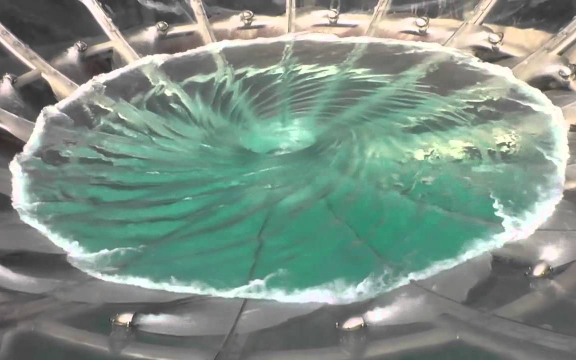 回转翻腾的水龙卷漩涡喷泉,新加坡滨海湾金沙酒店