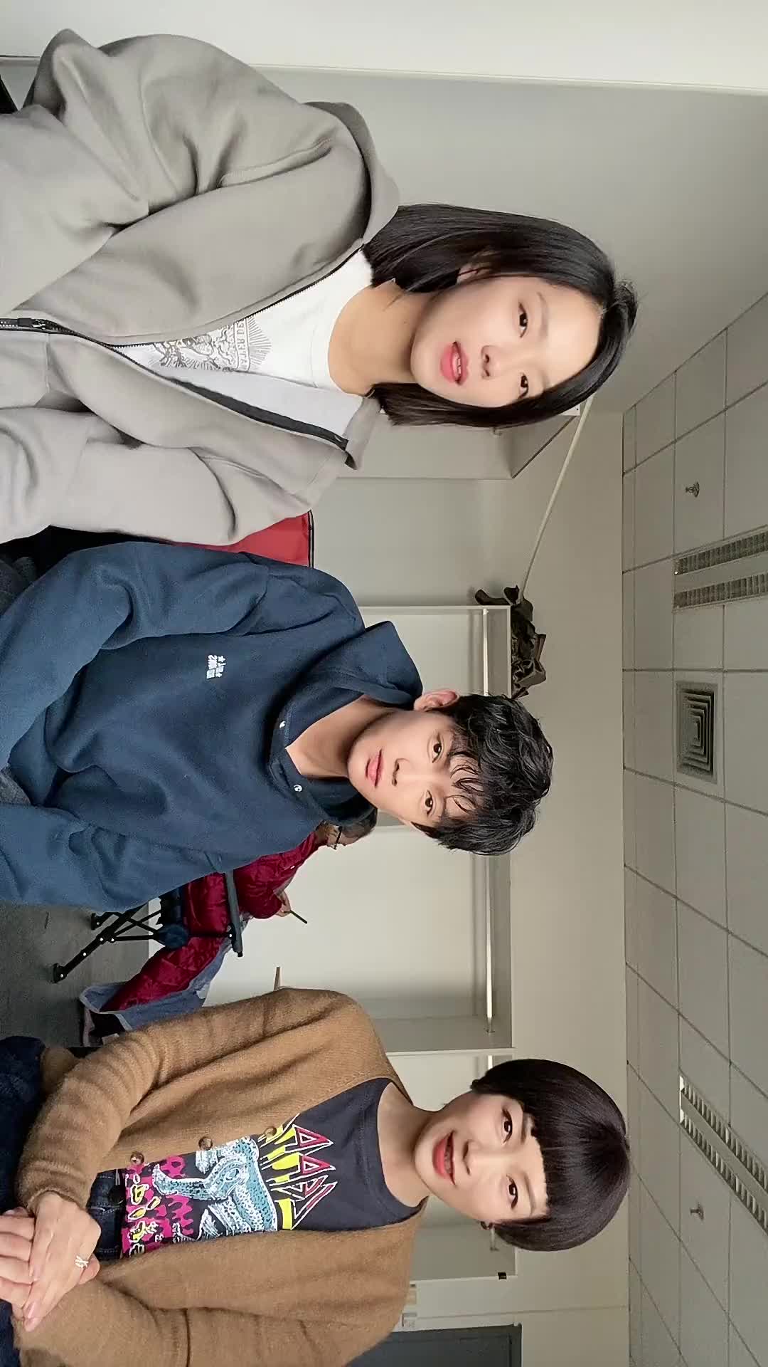 庄达菲李逸男建议横屏观看帅气逼人组合抖音小助手在第三条后终于