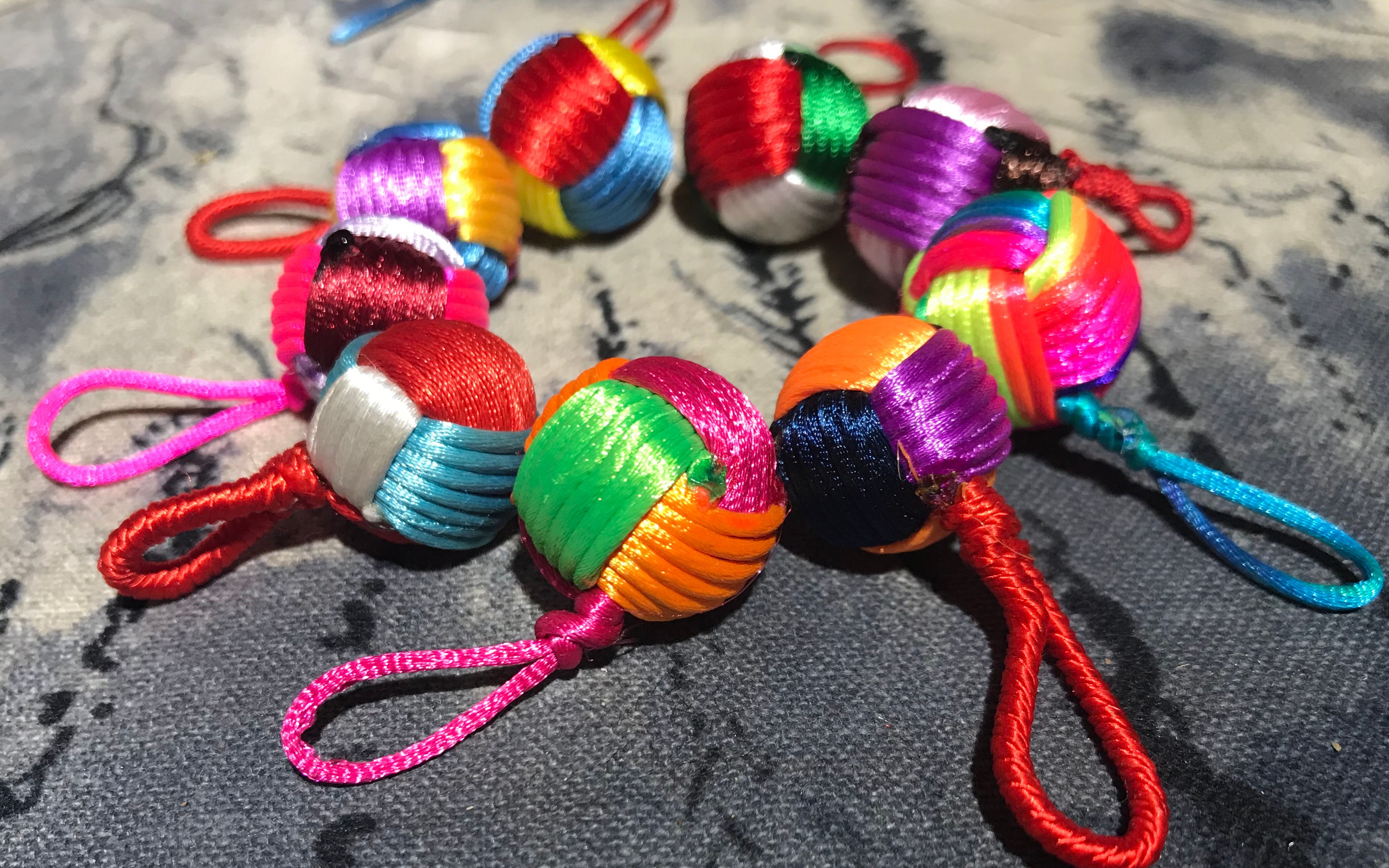 香包阿婆教你猴拳结小球挂坠,方便亦实用