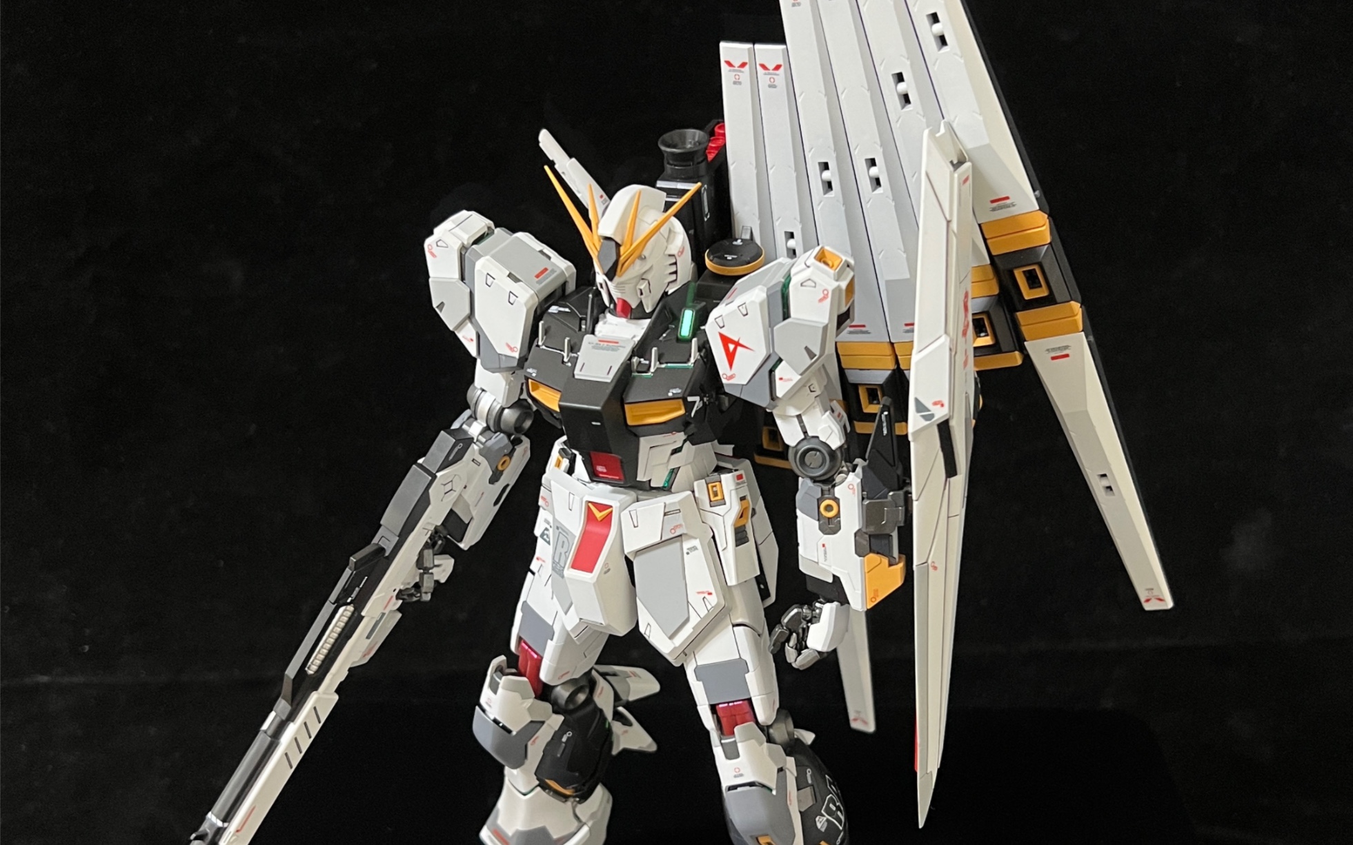 万代mg1100卡牛高达难怪这玩意喜欢的人那么多确实帅啊