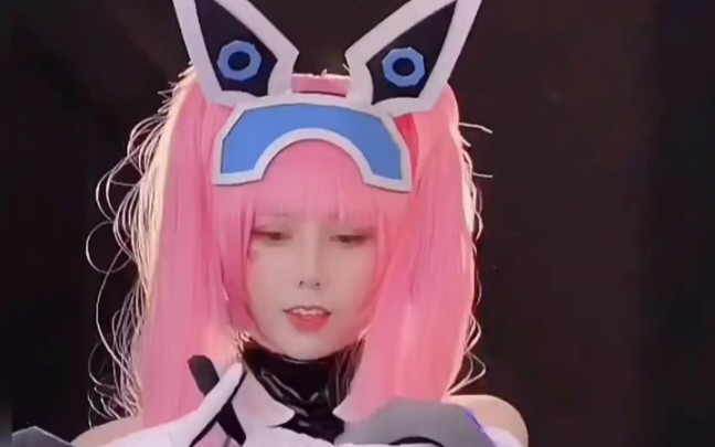 黑蒜姐黑蒜姐cos安琪拉