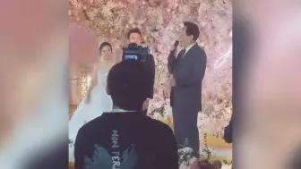 Télécharger la video: “老四参加太子和郑春华婚礼”