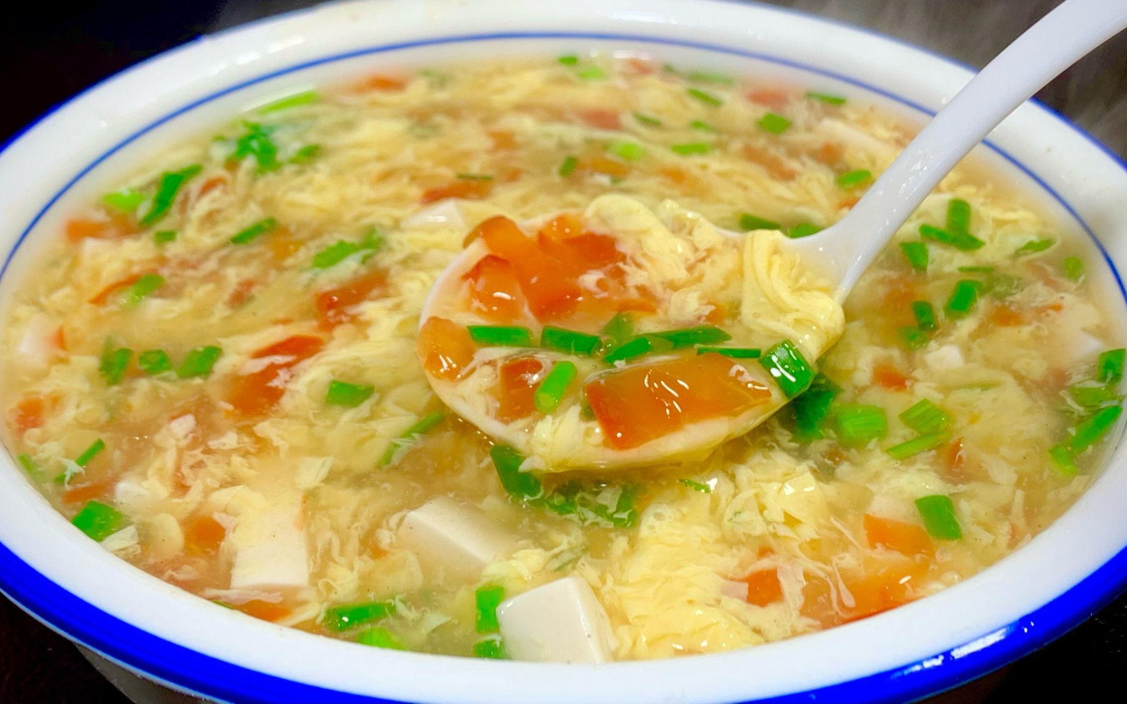 这才是西红柿蛋汤最好喝的做法,营养美味又健康,非常适合家人喝