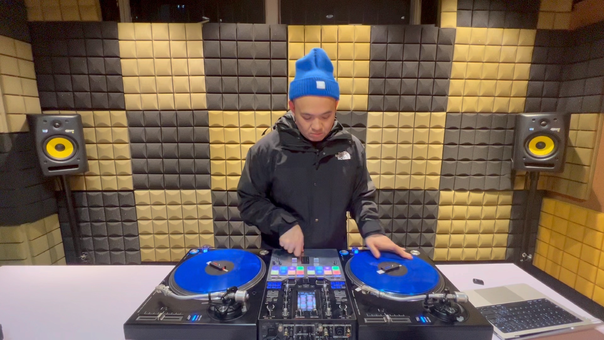 dj edi 摸头发 routine