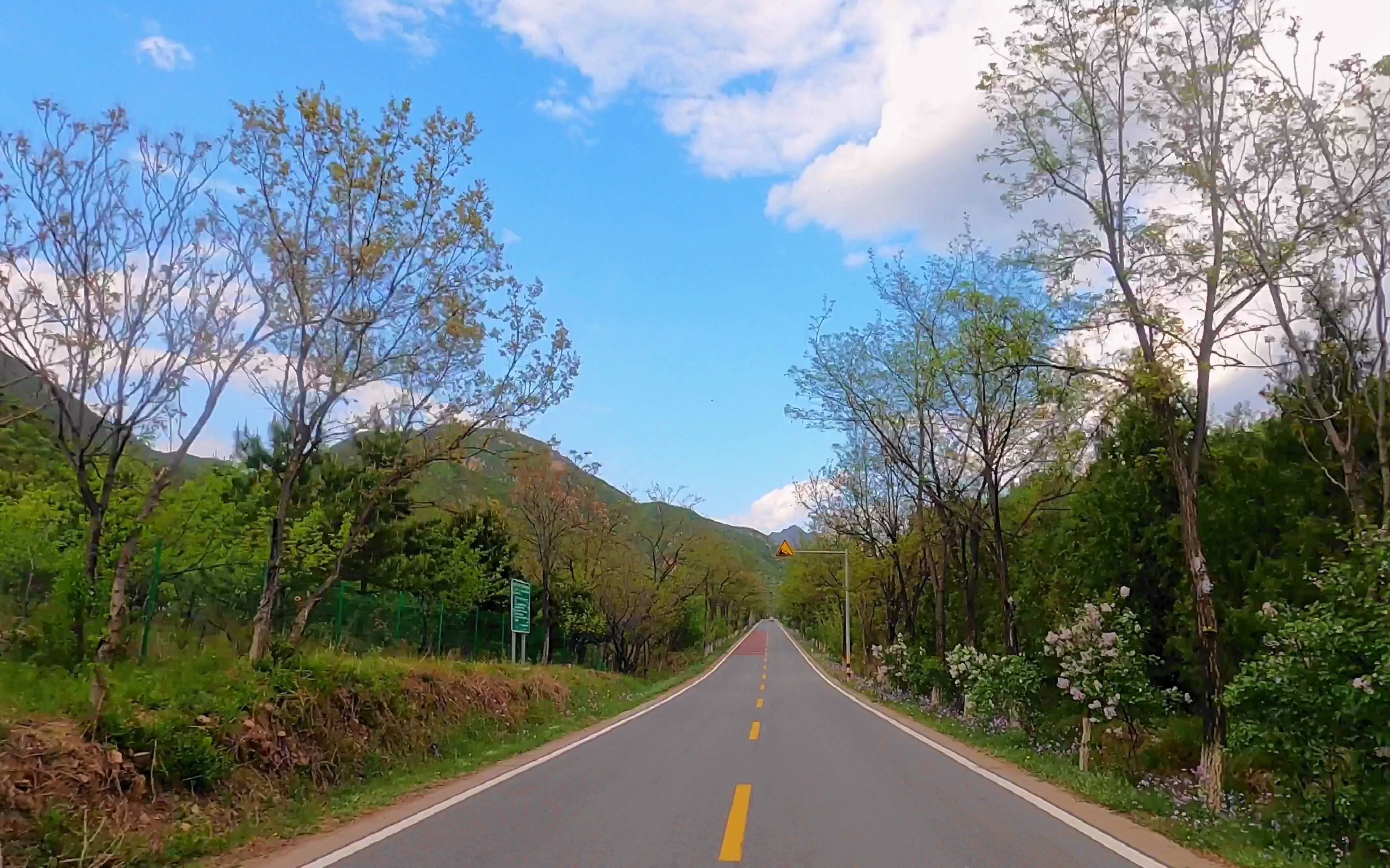 北京郊区醉美骑行自驾公路:路的尽头是天边,白云青山美颠颠!