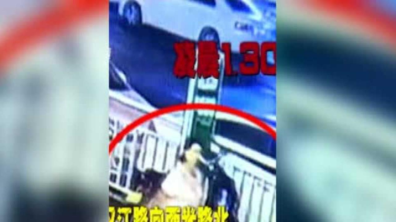 父亲从银行取10万元给儿子付彩礼 随后一幕让全家人气哭哔哩哔哩bilibili