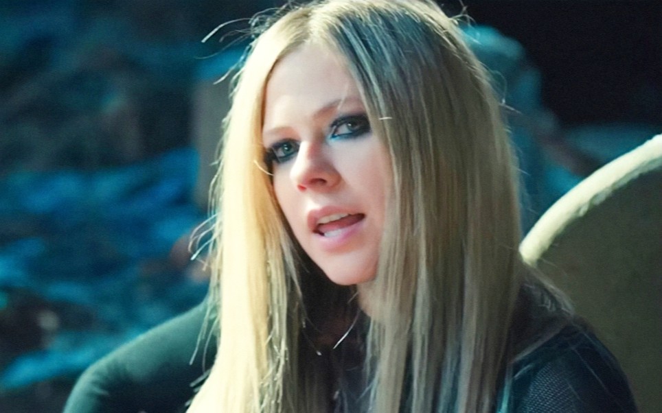 [图]【Avril Lavigne】艾薇儿联手Mod Sun新单《Flames》MV首播！