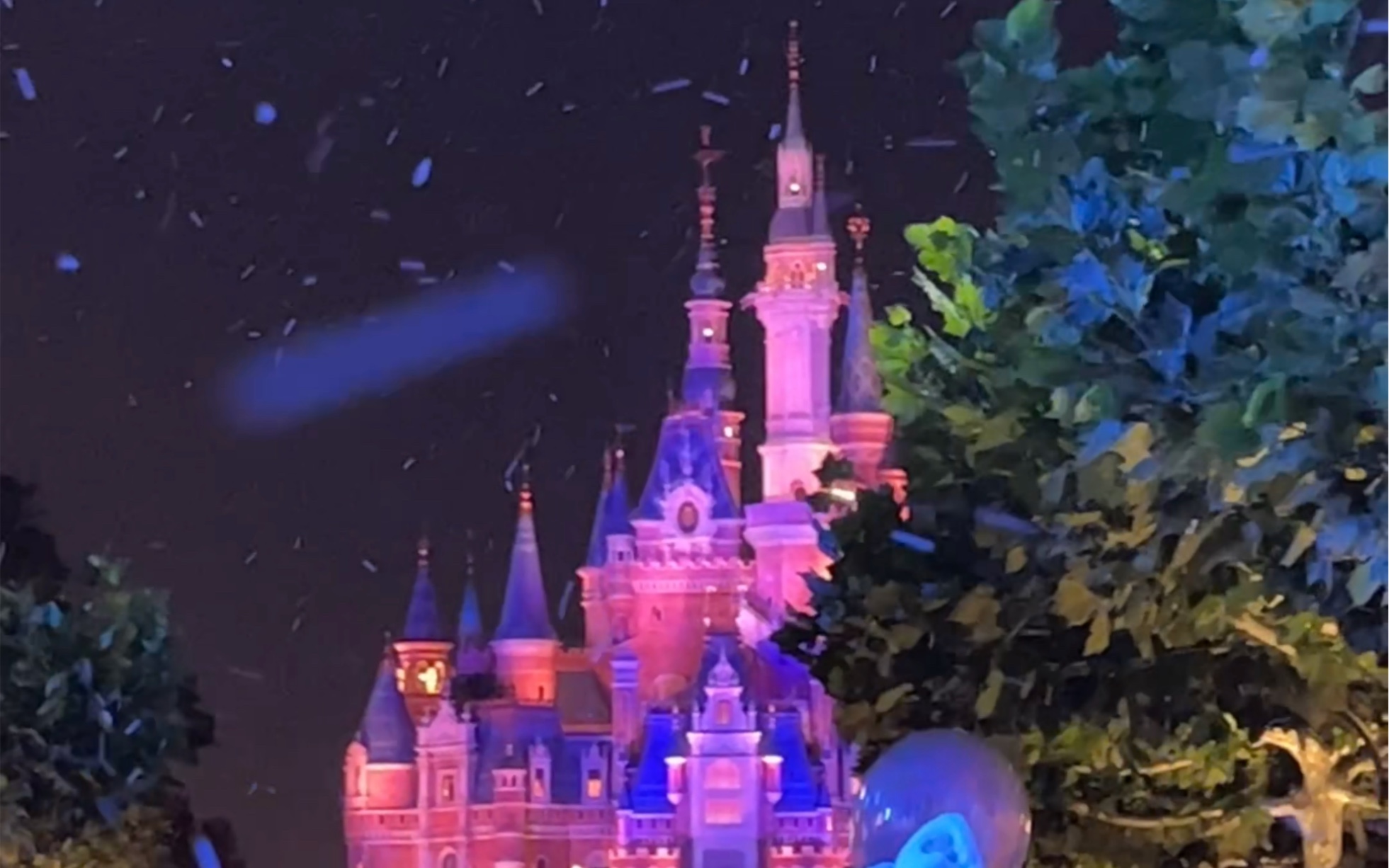 上海迪士尼乐园|没有雪怎么办,迪士尼乐园给你造,一起来感受夜晚的