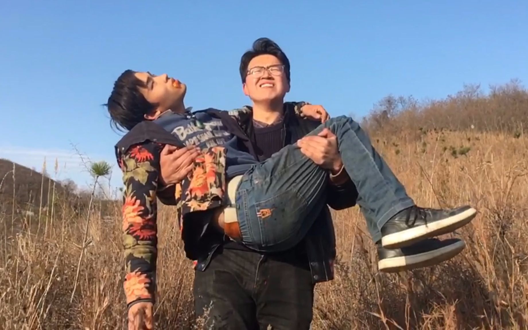 【野居青年】三个男人隐居深山每天到底都在干什么_哔哩哔哩_bilibili