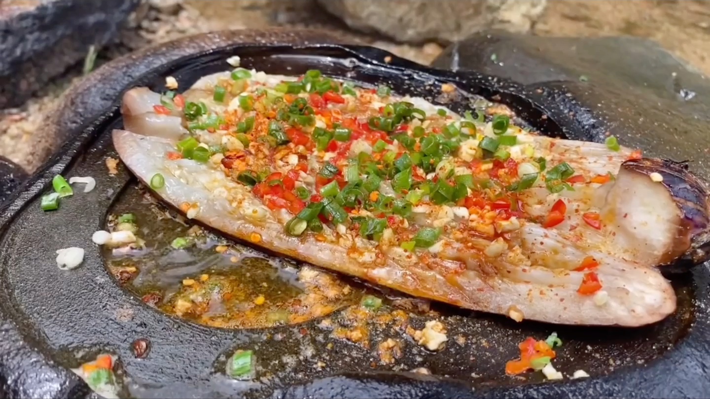 石煎上的美食-石板茄子