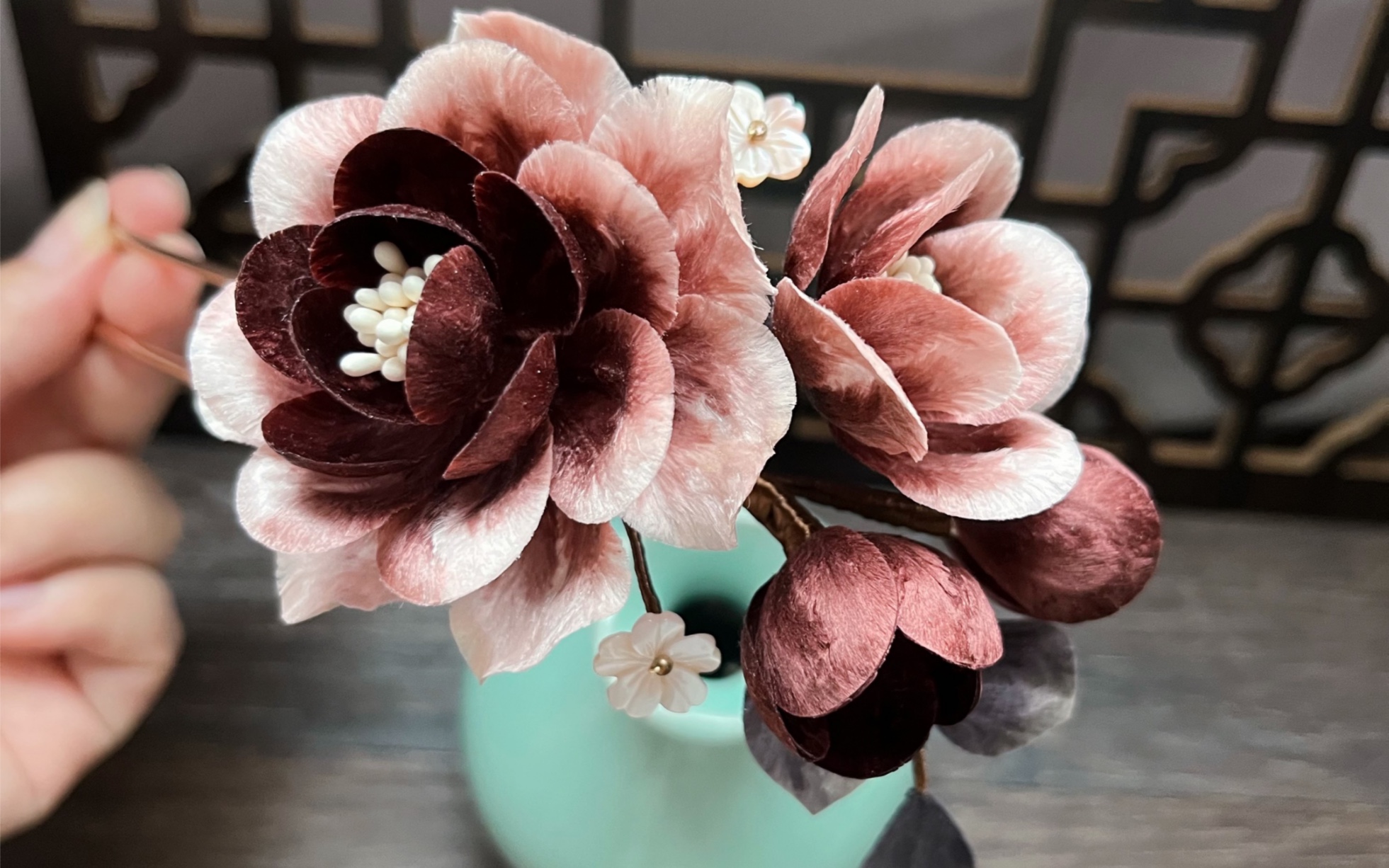 复古枣红色系非遗蚕丝绒花发钗