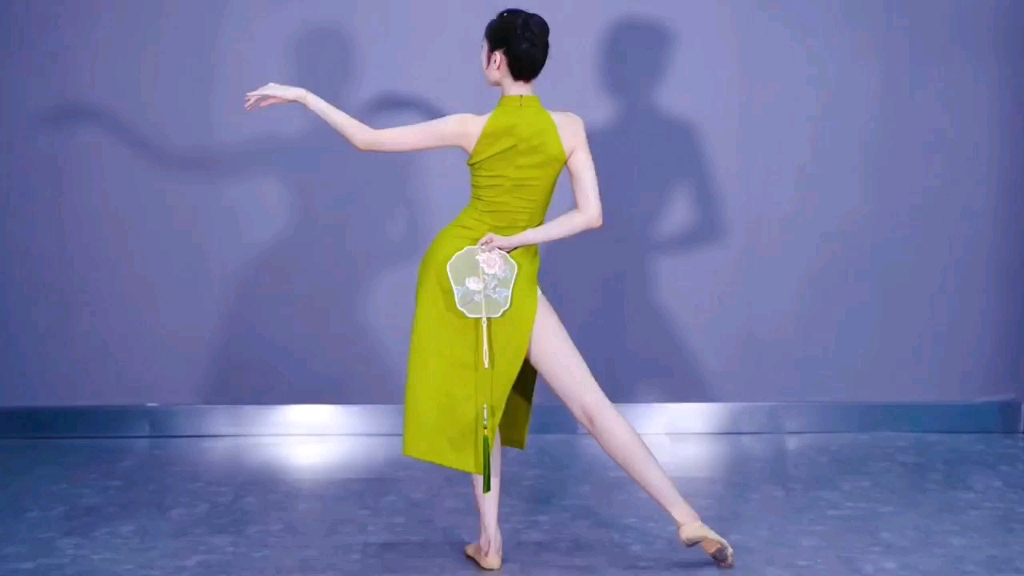 古典舞团扇舞《美人入画》舞蹈片段展示示范