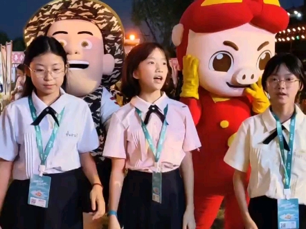 奶茶三姐妹红昭愿dj手势舞