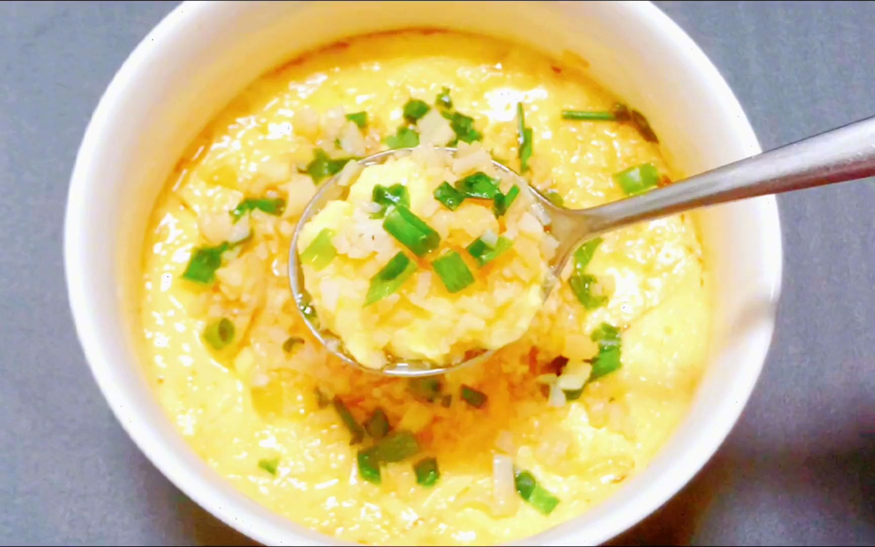 干贝蒸蛋这么做嫩滑好吃,蛋吸收干贝的鲜香,用来拌饭能吃一大碗