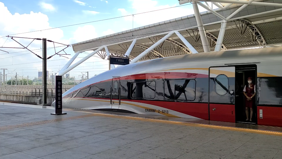 g66次智能复兴号-重联cr400bf-z广州南站发车,还是那熟悉的防空警报