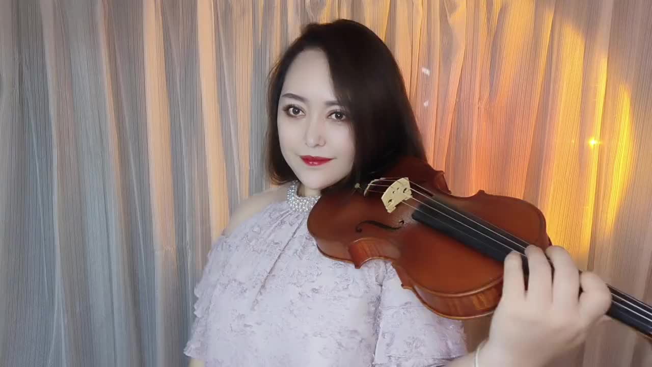 拥有华丽的外表和绚烂的灯光我是匹旋转木马生在这天堂王菲旋木王