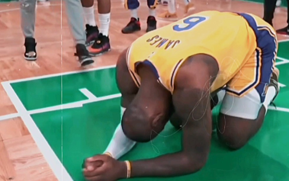 詹姆斯上次跪地还是在16年总决赛