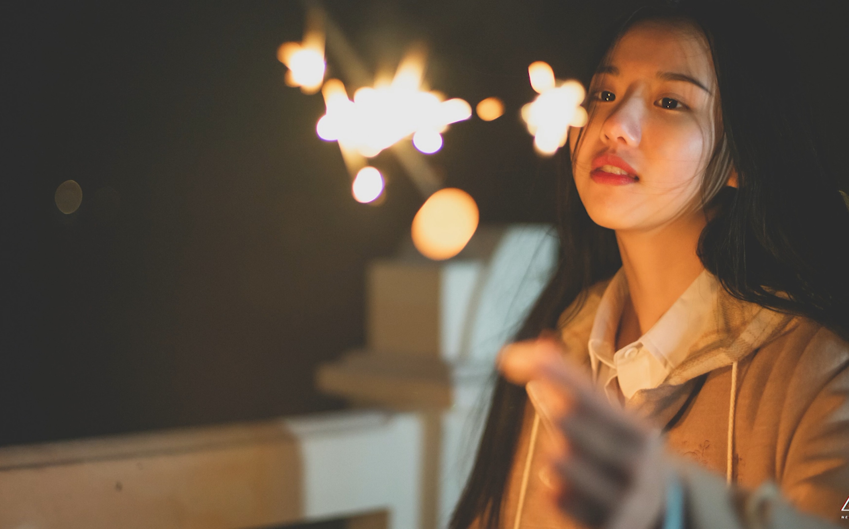 手持仙女棒的小姐姐