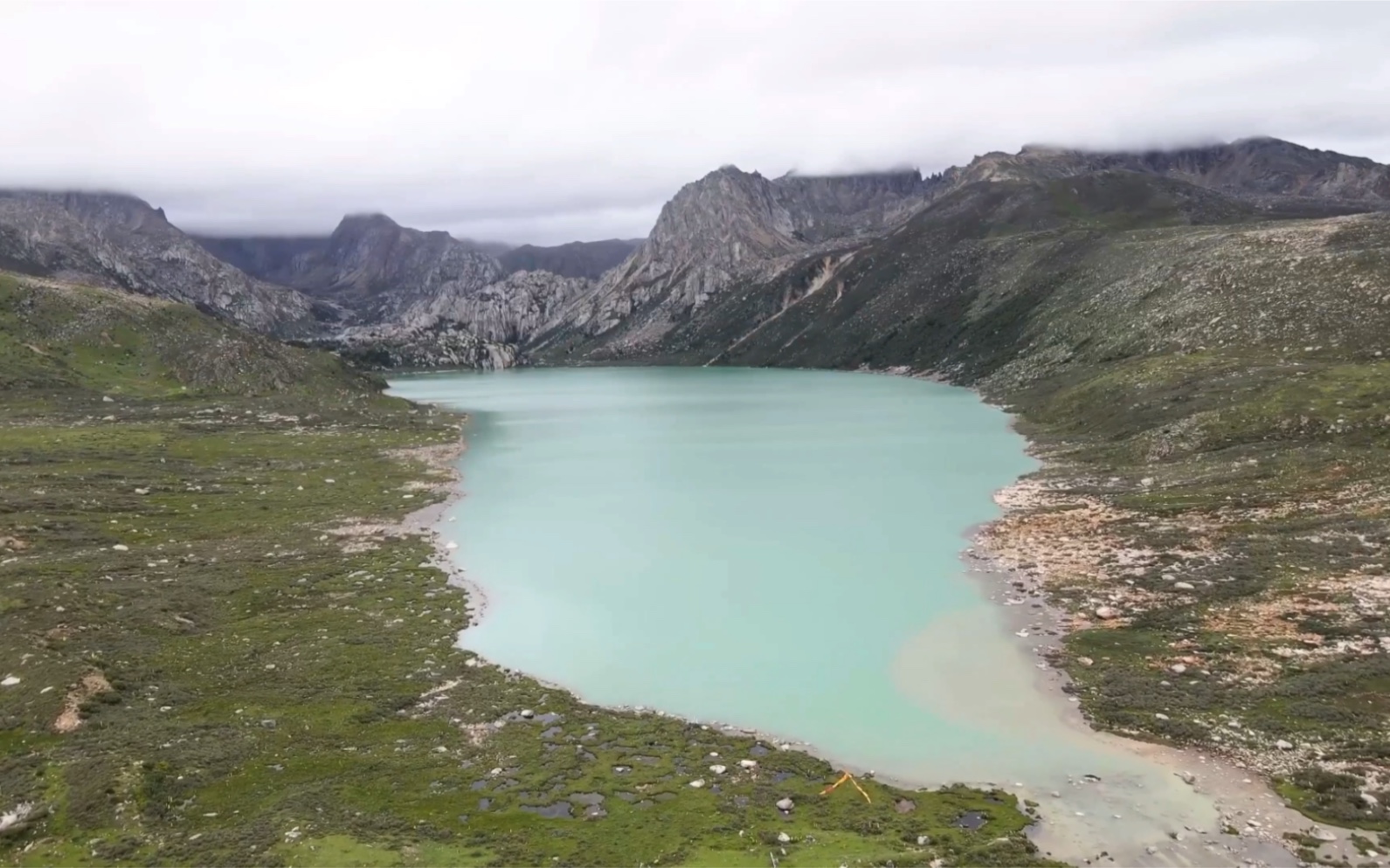 海子山姊妹湖传说图片