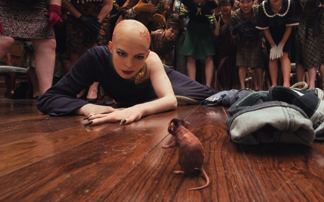 女巫讨厌人类小孩,于是研发了神奇药水,小孩喝下后就会变成老鼠_哔哩