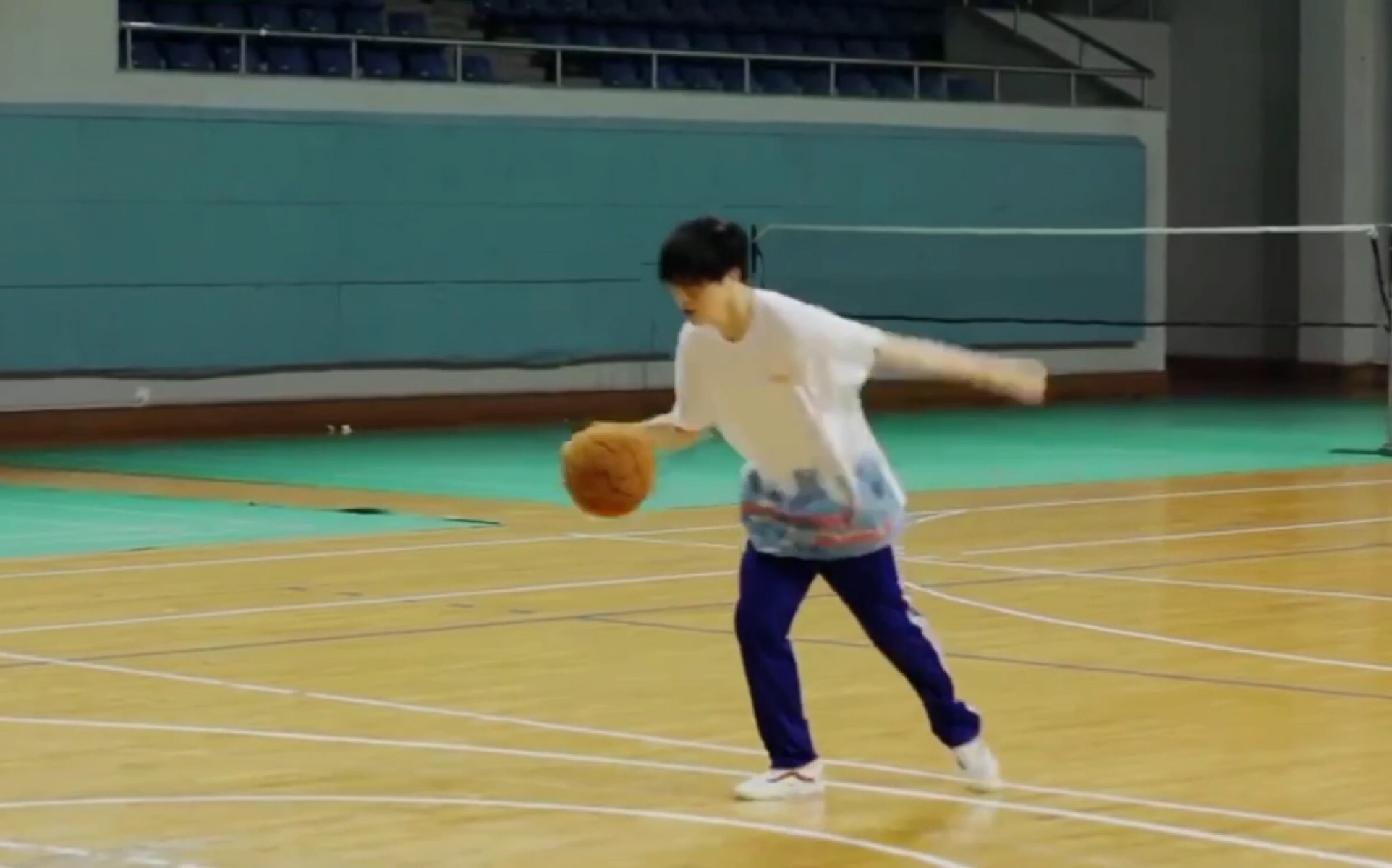 【薛之谦】【无限歌谣季未播花絮】【打篮球的薛老师】_哔哩哔哩 (゜