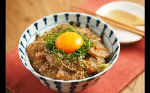 Download Video: 【筋肉料理人】芝麻鲷鱼丼，简单好吃！用身边的调味料就能制作