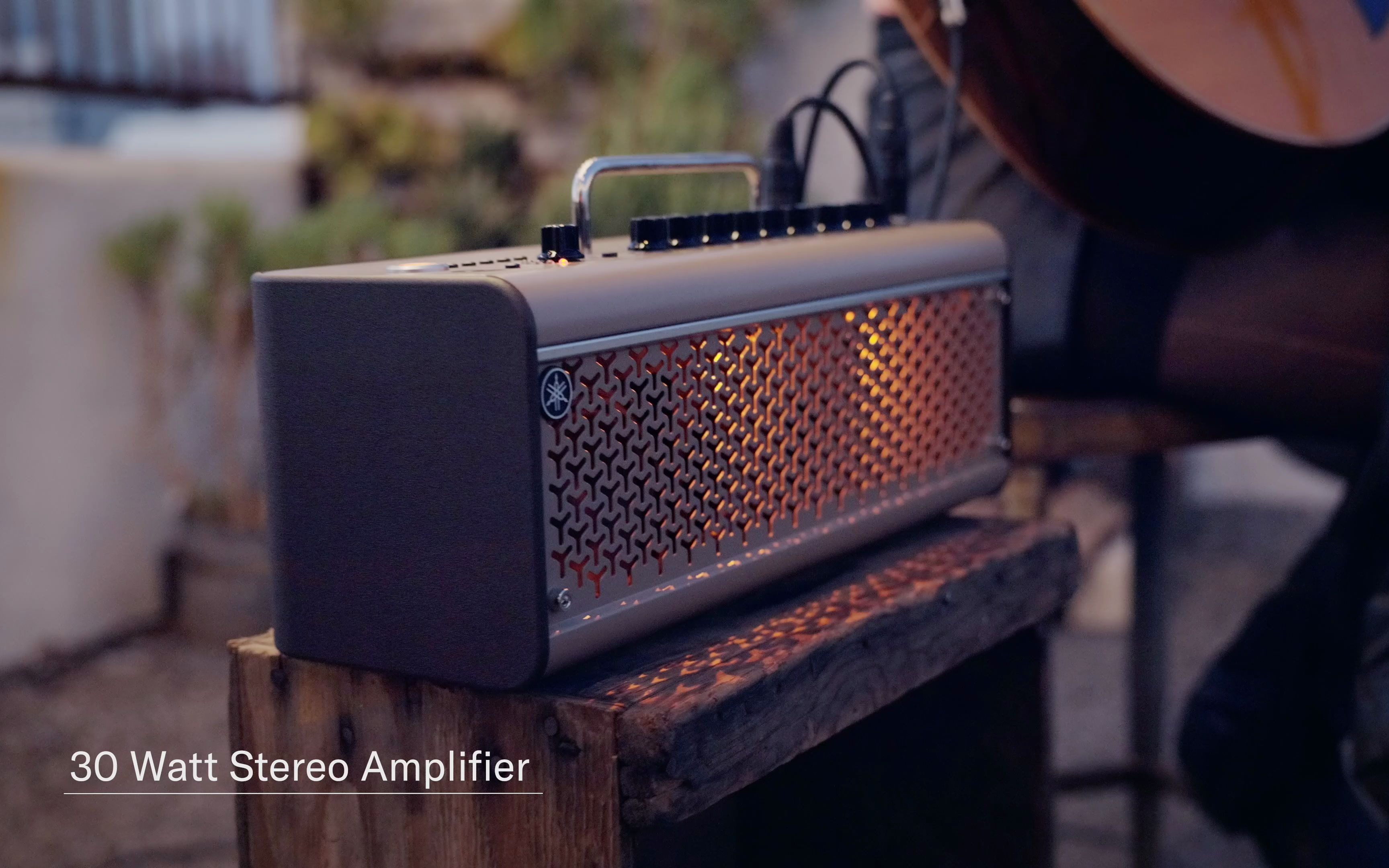 为木吉他而生的无线音箱 thr30iia,和艺术家yvette young一起出发