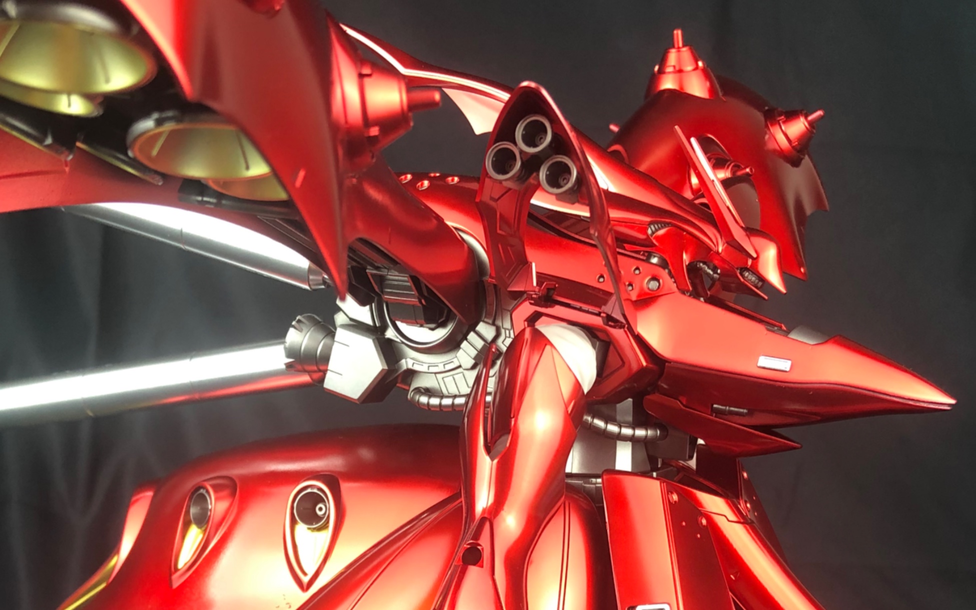 红色彗星,有些些闪耀的夜莺,饥渴吉翁!