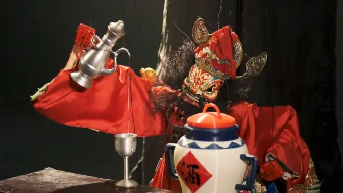 提线木偶成精了？倒酒、拔剑、变装一气呵成！