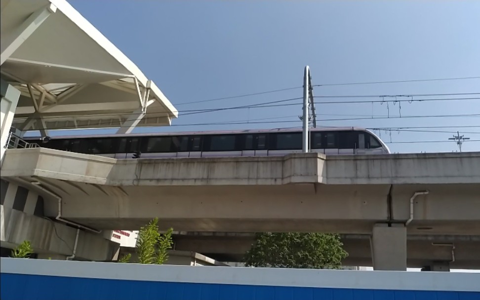 上海地铁7410号线二期港城路站外观测10号线列车进出港城路站